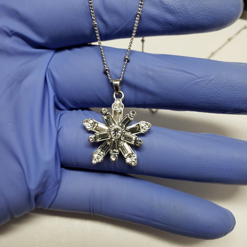 AVENUE Silver-tone Sparkling Crystals Snowflakes Pendant Necklace with Earrings - Picture 12 of 13